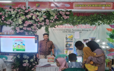 Pelopor Perpustakaan Digital Sekolah Dasar di Kota Pekalongan